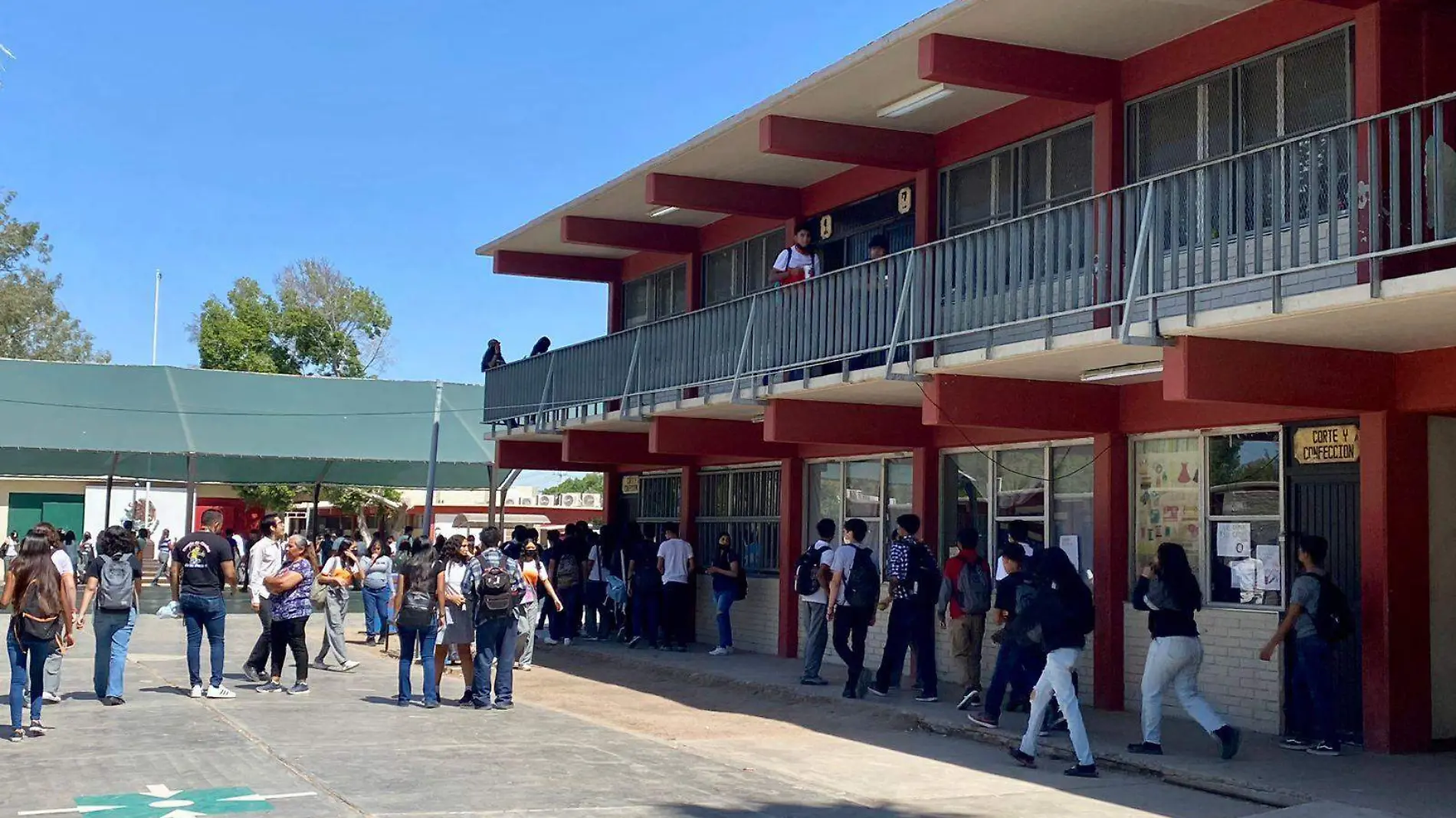 Los estudiantes que cursan el tercer grado de secundaria deben registrarse para ingresar a la preparatoria, a más tardar el 8 de julio